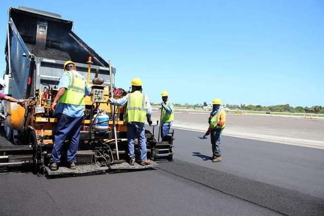The Paving Lady team paving an asphalt road in South Florida – The Paving Lady
