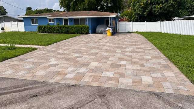 Completed paver driveway at a Palm Beach County home – Palm Beach Pavers